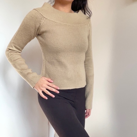 Scoop neck Cream Sweater - Picture 2 of 3